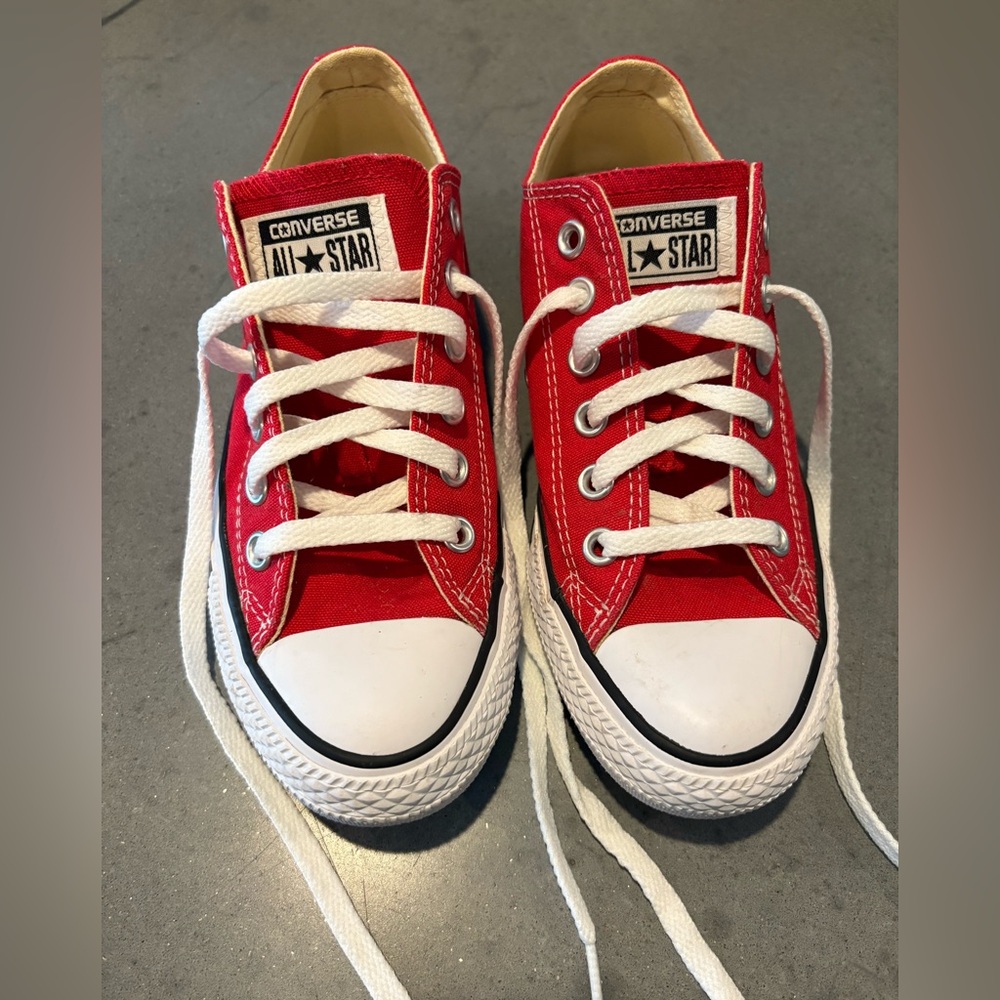 Converse Red Low Top Chuck Taylor All Star Canvas - Size 7